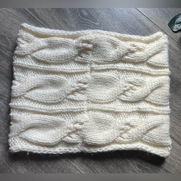 Gap funnel neck warmer, cable knit infinity scarf in cream. One size - Picture 2 of 4